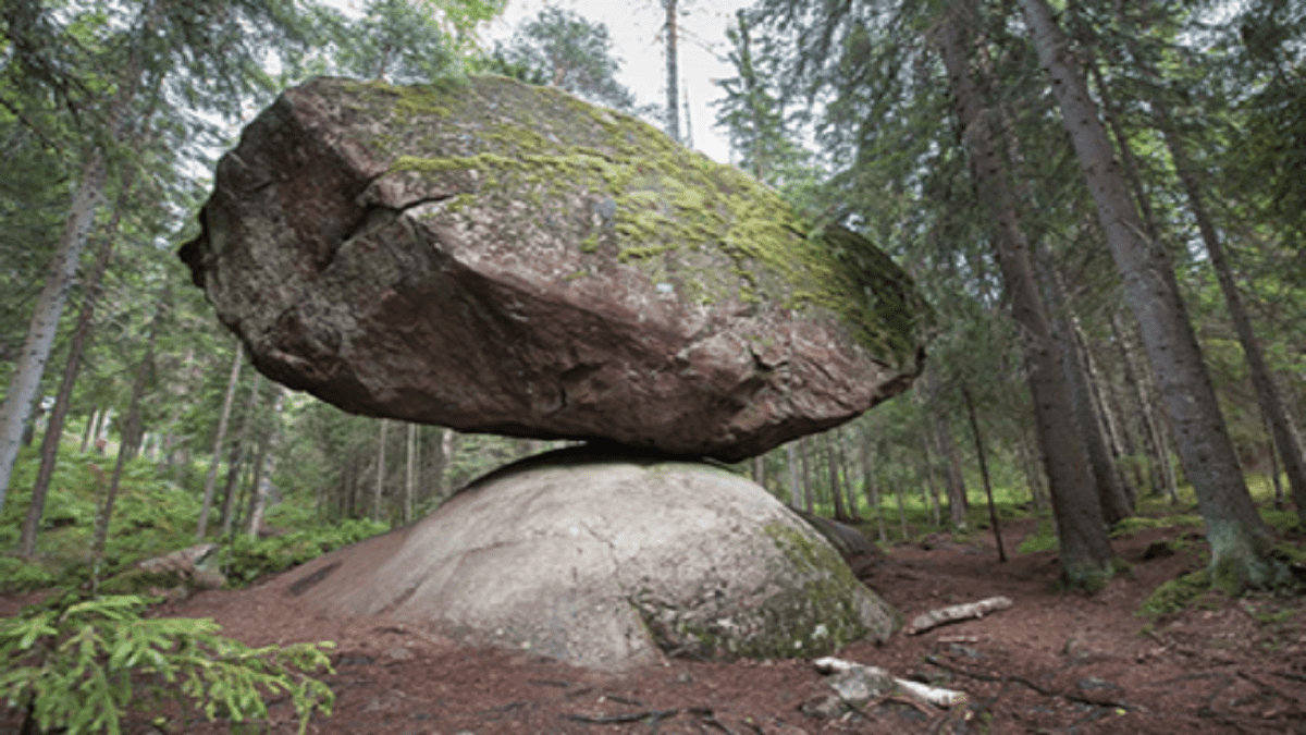 Here’re some unknown facts about Finland’s balancing rock-Kummakivi!